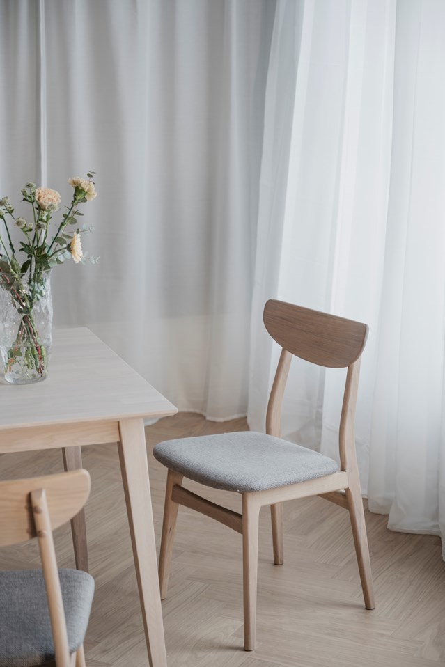 Tuoli 'Rodham' - Valkopigmentoitu/Vaaleanharmaa