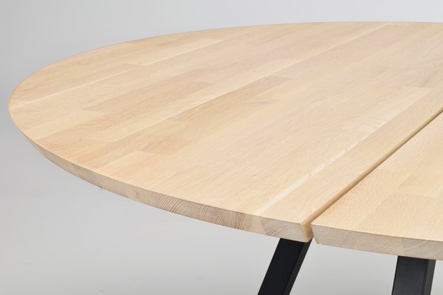 Ruokapöytä 'Carradale' Pyöreä 150cm - Valkopigmentoitu/V-jalka