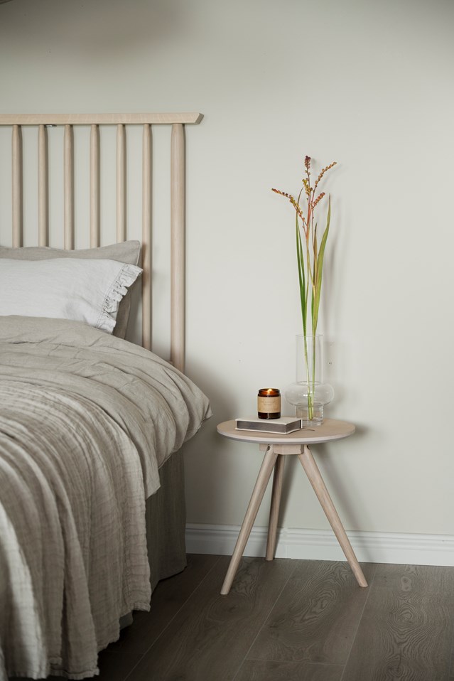 Sänggavel 'Riggins' - Valkopigmentoitu