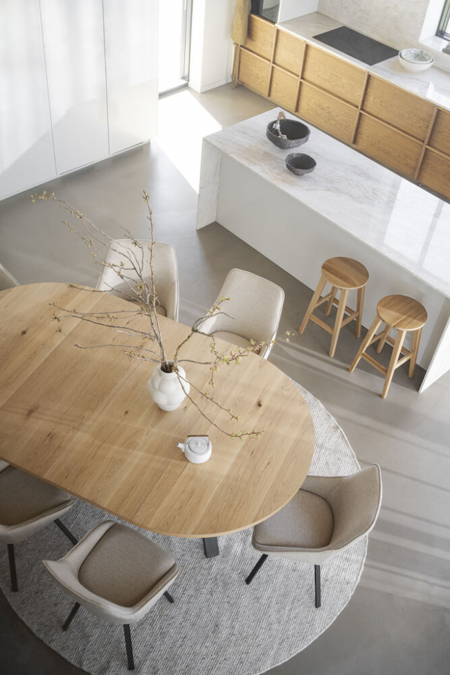 Ruokapöytä 'Maddock' Pyöreä 135cm - Koivu