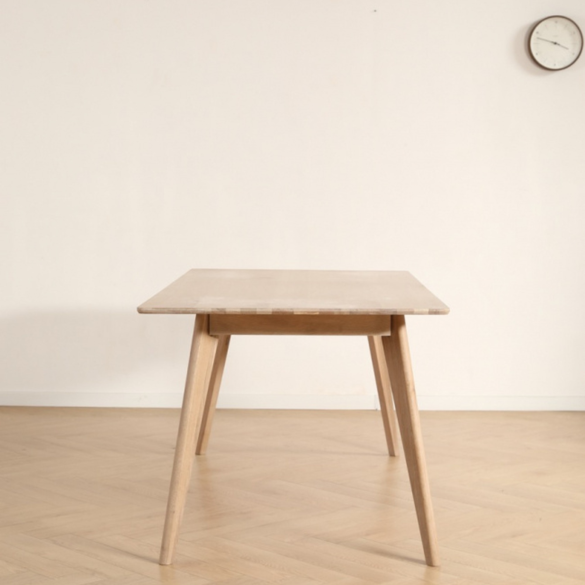 Ruokapöytä 'Line' 180 cm - Valkopigmentoitu