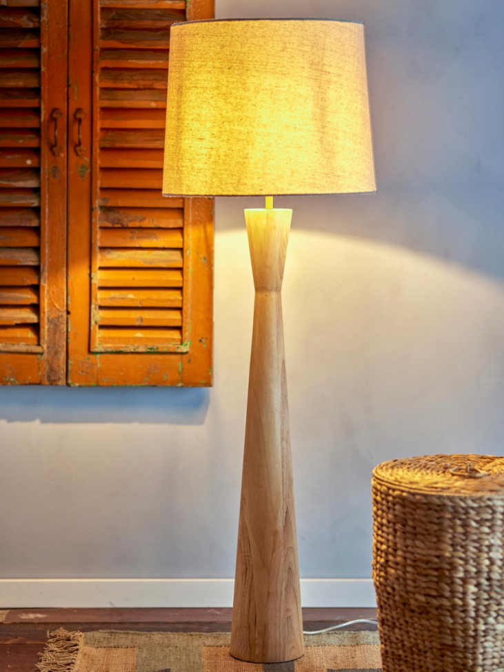 Lattiavalaisin 'Leonor' - Beige