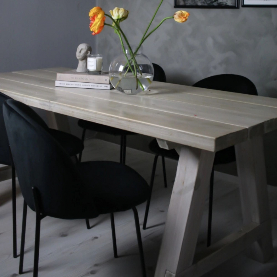 Tuoli 'Elegant' - Musta