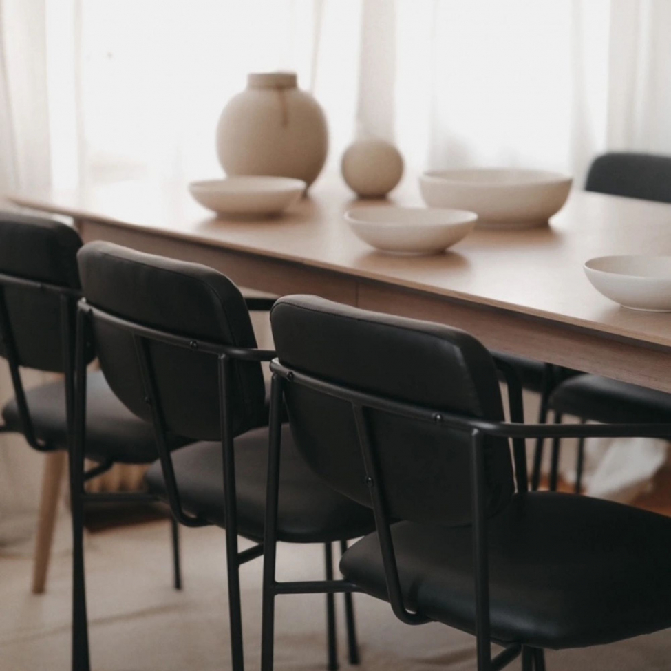 Käsinojatuoli 'Ebba' - Musta